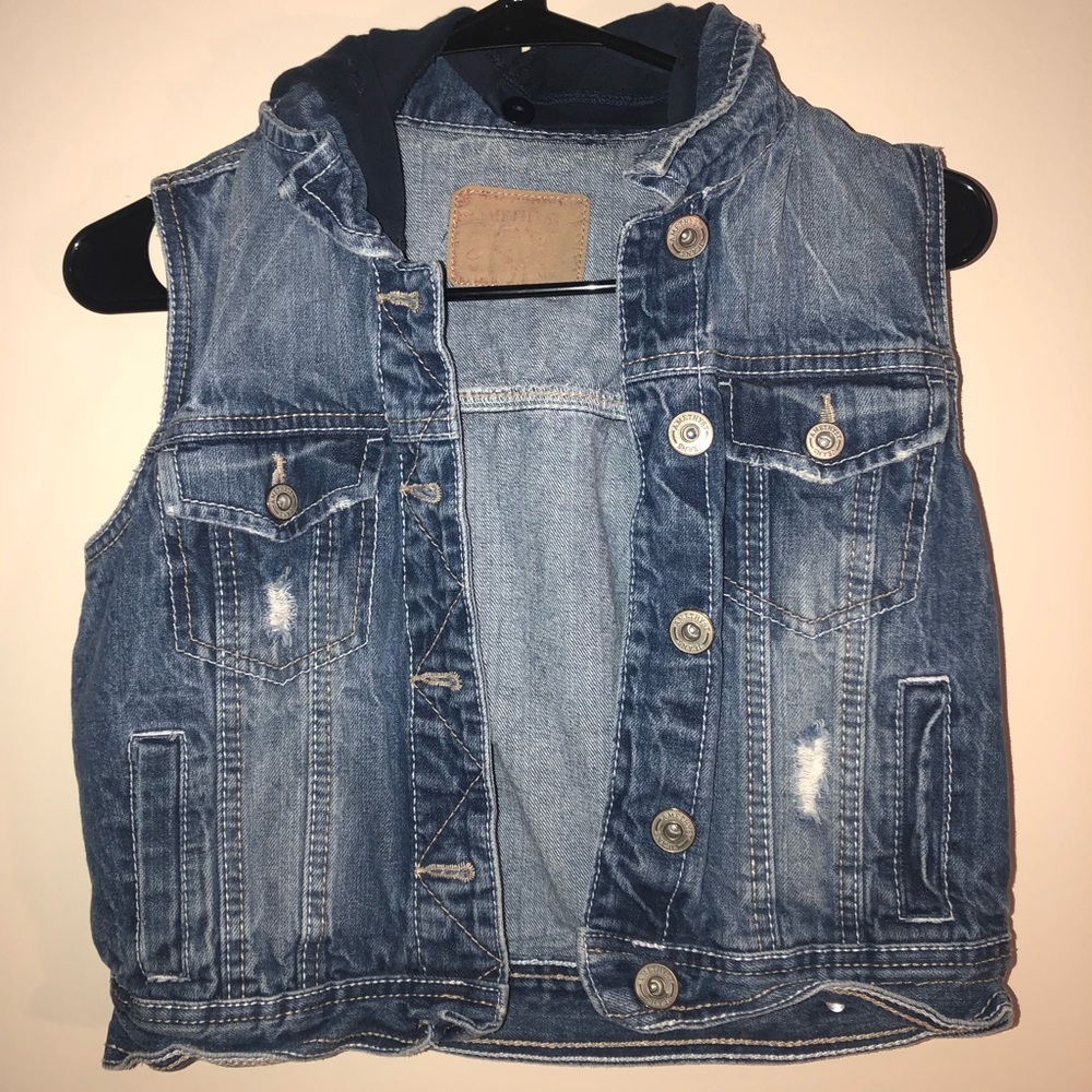 Cropped jean hooded vest